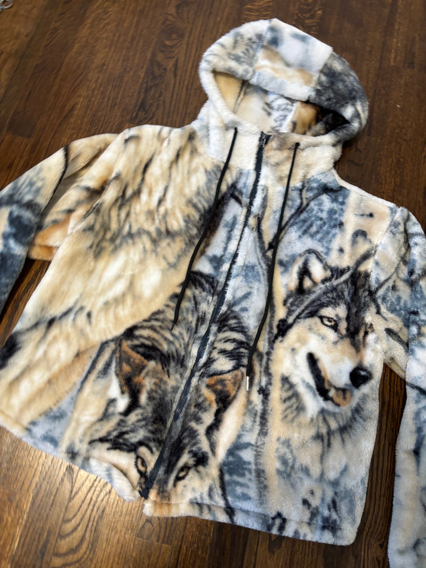 Wolf zip up