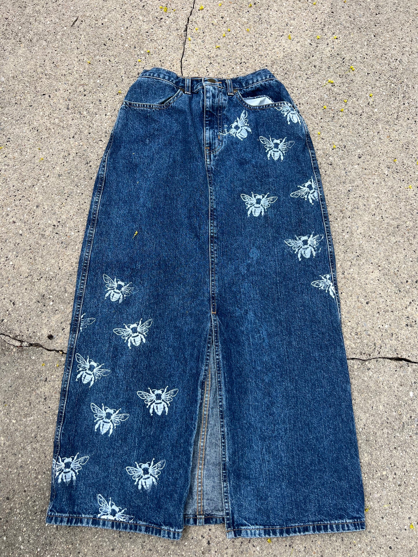 bee jean skirt !