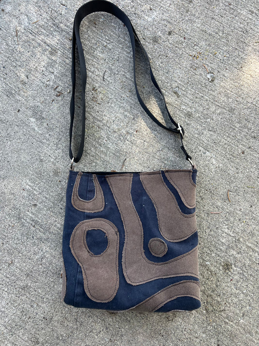 Swirl crossbody