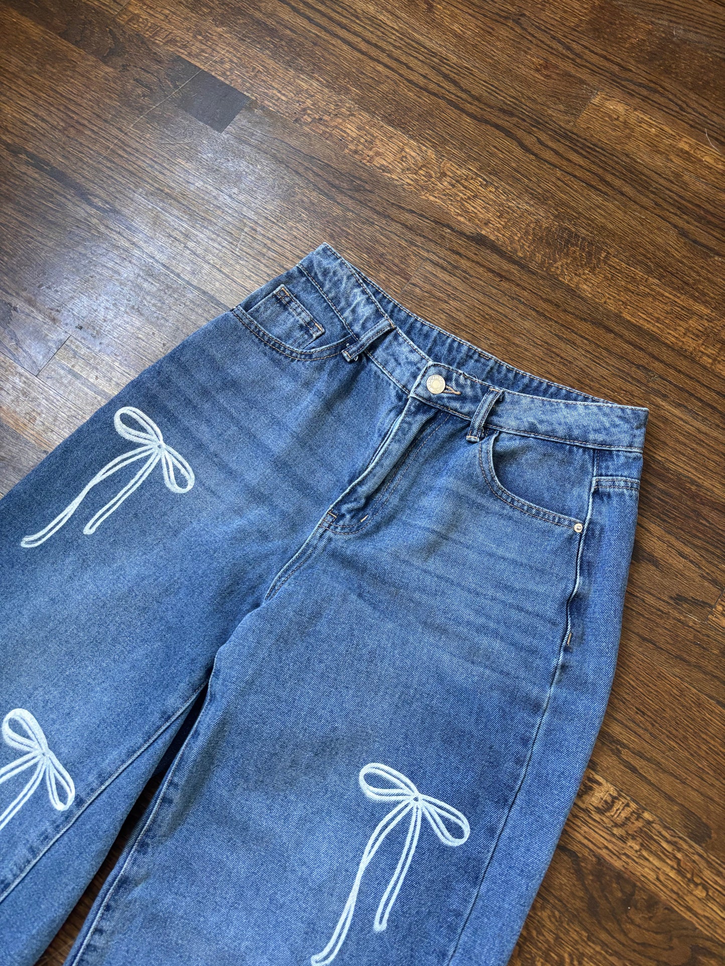 Bow jeans