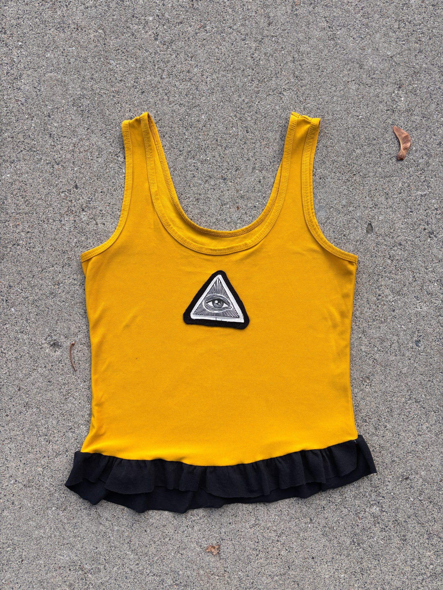 Illuminati ruffle crop