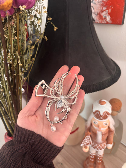 Spider claw clip