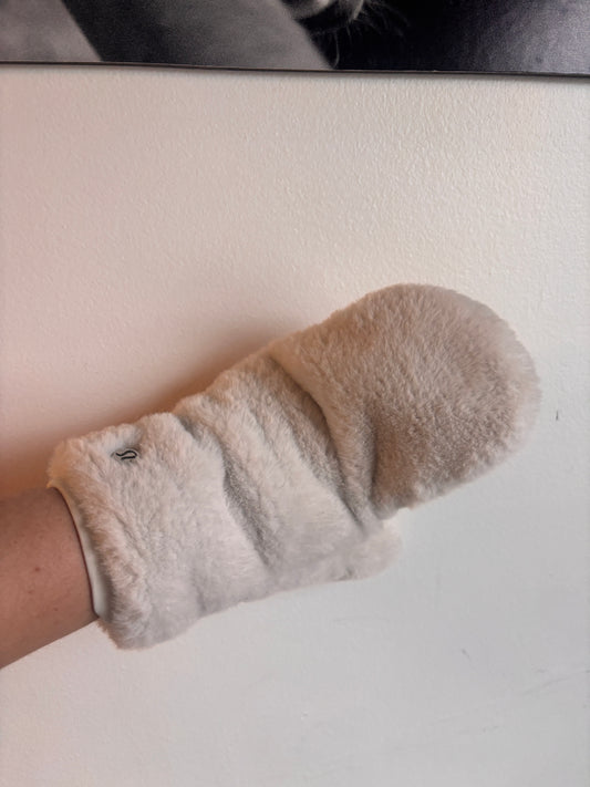 Lululemon mittens