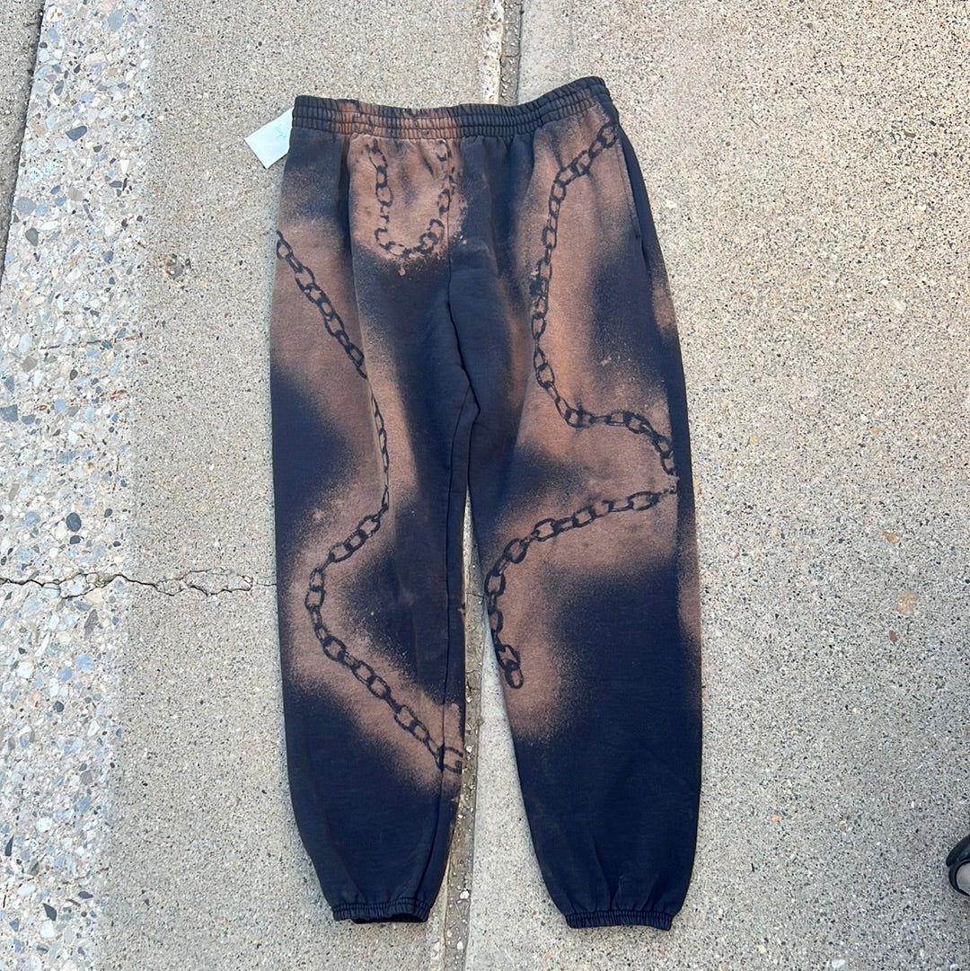 Chain link sweats large