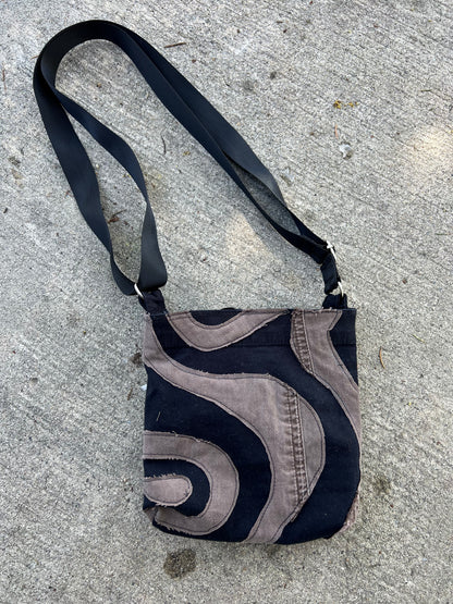 Swirl crossbody